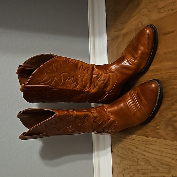 Ariat Other - Ariat Men's Western Cowboy Boots Size 11D Brown 34740 Heritage Round Toe